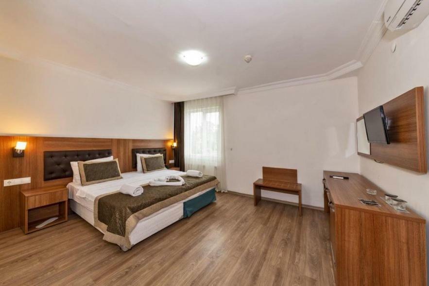 Diamond City Resort Hotel Büyükçekmece Buitenkant foto